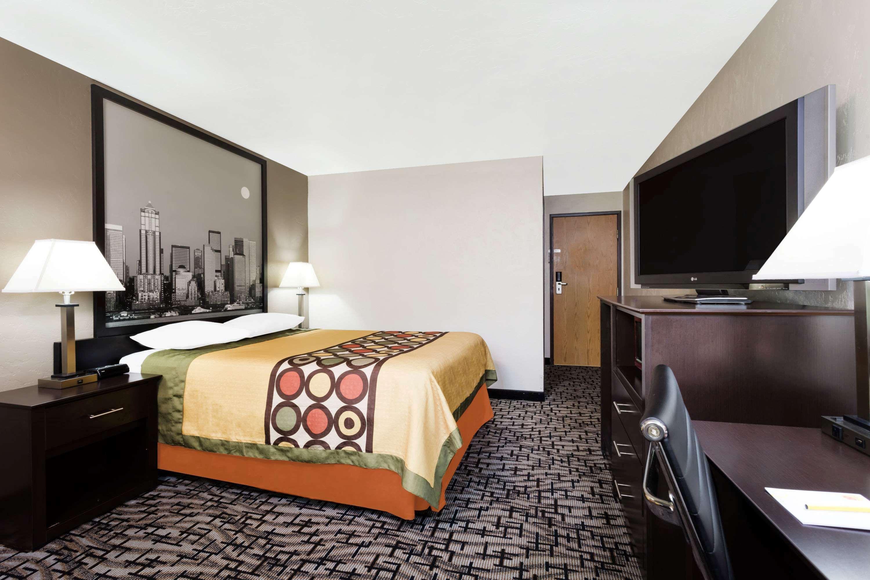 Super 8 By Wyndham Bremerton Exteriör bild