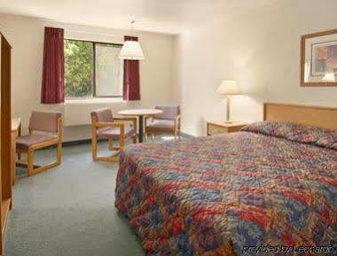 Super 8 By Wyndham Bremerton Exteriör bild